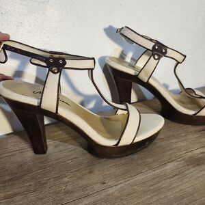 Miss Bisou cream canvas top, wood grain heel & bottom, chocolate brown. Size‎ 9